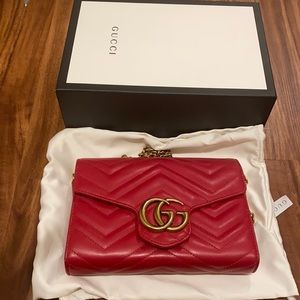 Calfskin Matelasse GG Marmont Chain Wallet Red